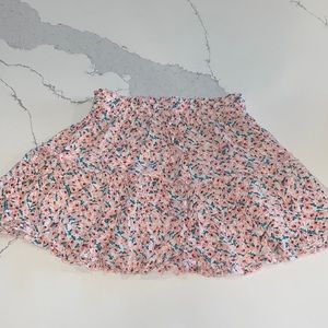 Cute floral ruffle tiered summer skirt! Wear with white tank 🌸